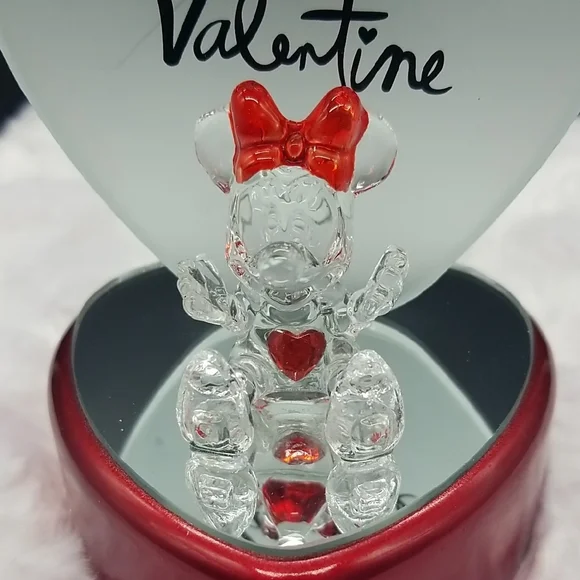 Disney Minnie Mouse "Be My Valentine" Light Up Glass Figurine - Picture 7 of 11